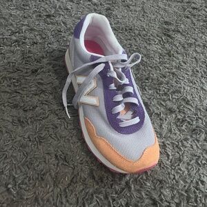 New Balance women size 9